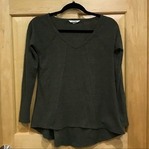 Sun & Shadow long sleeve green v-neck top XS